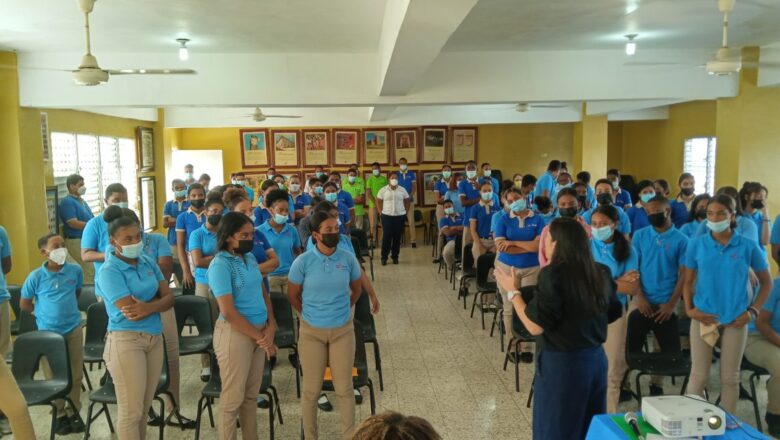 Violencia intrafamiliar afecta más a niños y adolescentes; Interior y Policía capacita estudiantes contra maltratos