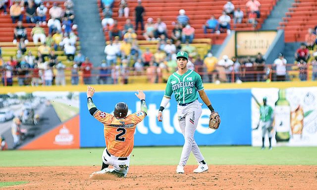 Licey frena racha de derrotas ante los Gigantes; las Estrellas ganan