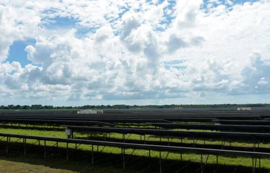 Inauguran parque de energía solar Mata de Palma en Guerra