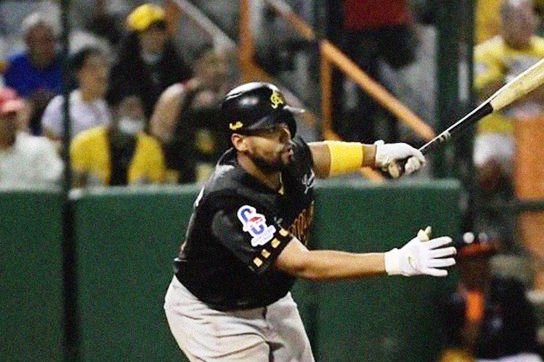 Francisco Peña, oportuno para conducir triunfo de Águilas ante Toros