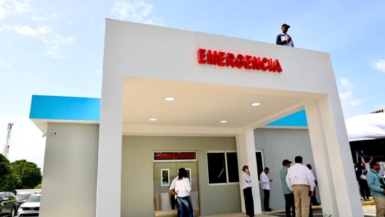 Presidente Abinader deja en funcionamiento el área de emergencia del Hospital Padre Las Casas en Azua