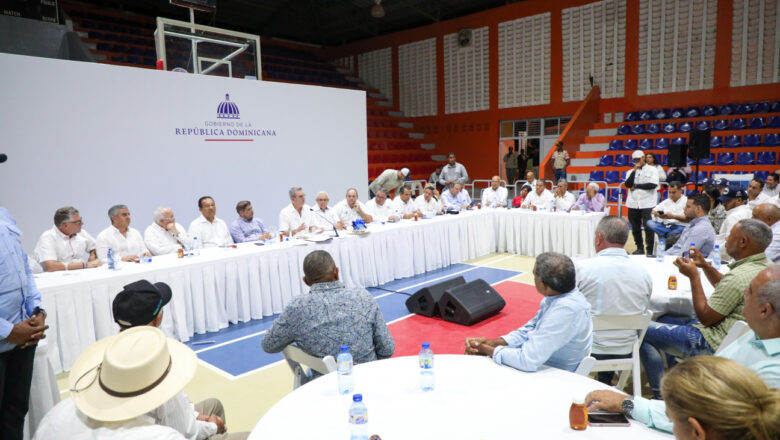 Presidente Luis Abinader sostiene encuentro productores ganaderos de Santiago Rodríguez