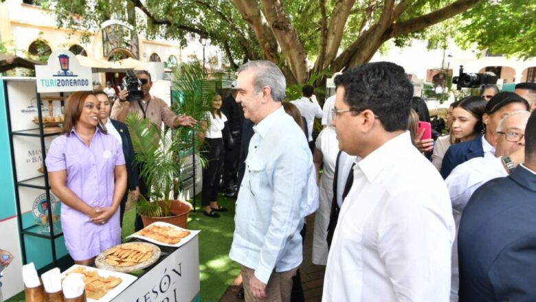 Abinader y ministro Collado inician rehabilitación en calles de Ciudad Colonial