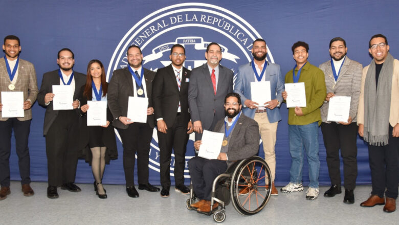 Ministerio de la Juventud y Consulado en Nueva York reconocen a 14 jóvenes dominicanos