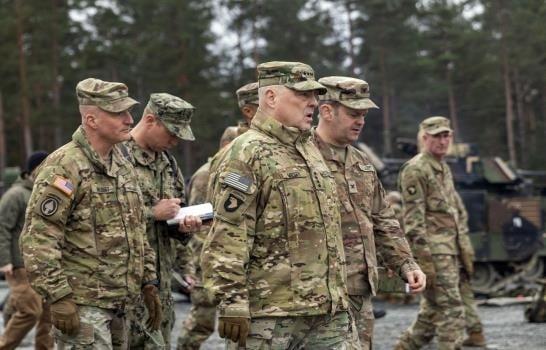 Los jefes militares de EEUU y Ucrania se reúnen en una base en Polonia