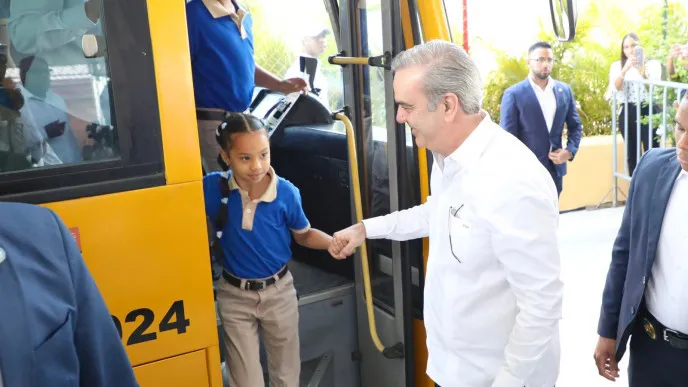 Presidente Luis Abinader pone en marcha Plan Piloto de Movilidad Escolar