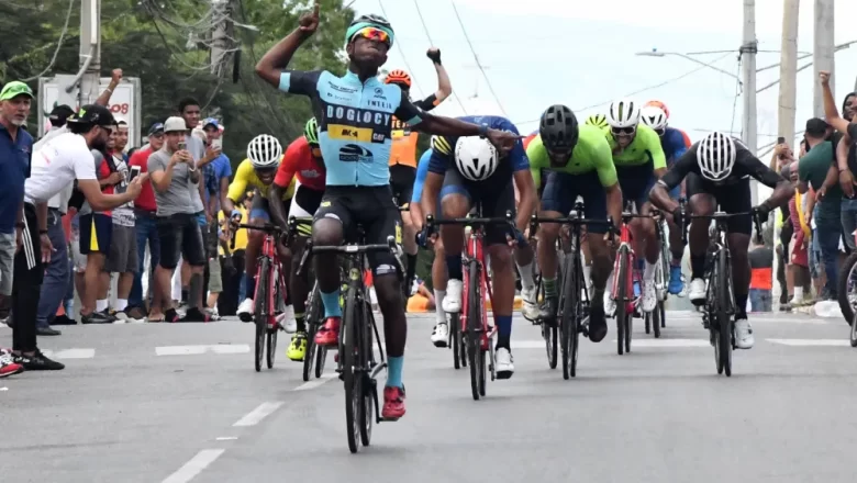 Ismael Sánchez se corona en Élite Grand Prix de Ciclismo