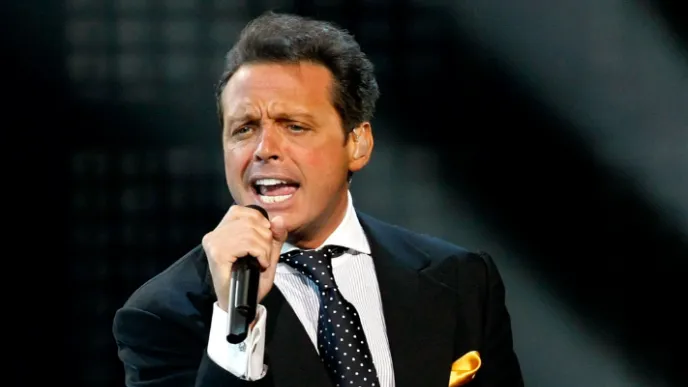 Emiten orden de arresto contra el artista Luis Miguel