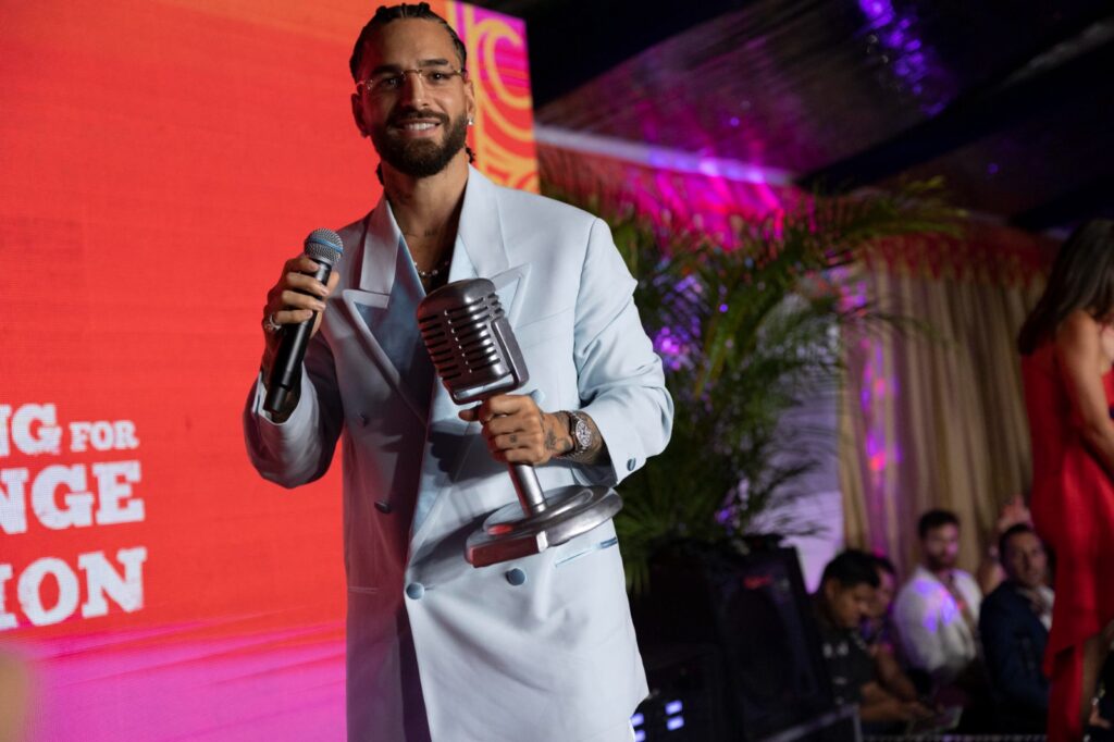 Maluma, galardonado por usar la música para un cambio positivo en la juventud