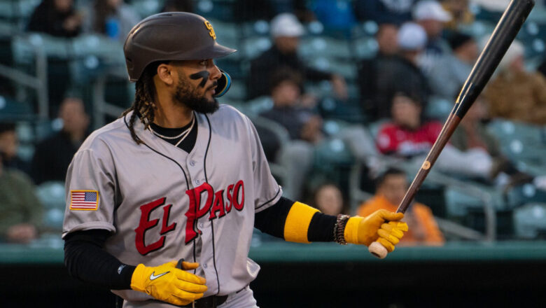 Fernando Tatis Jr enseñó su fusil desde los jardines en Triple A