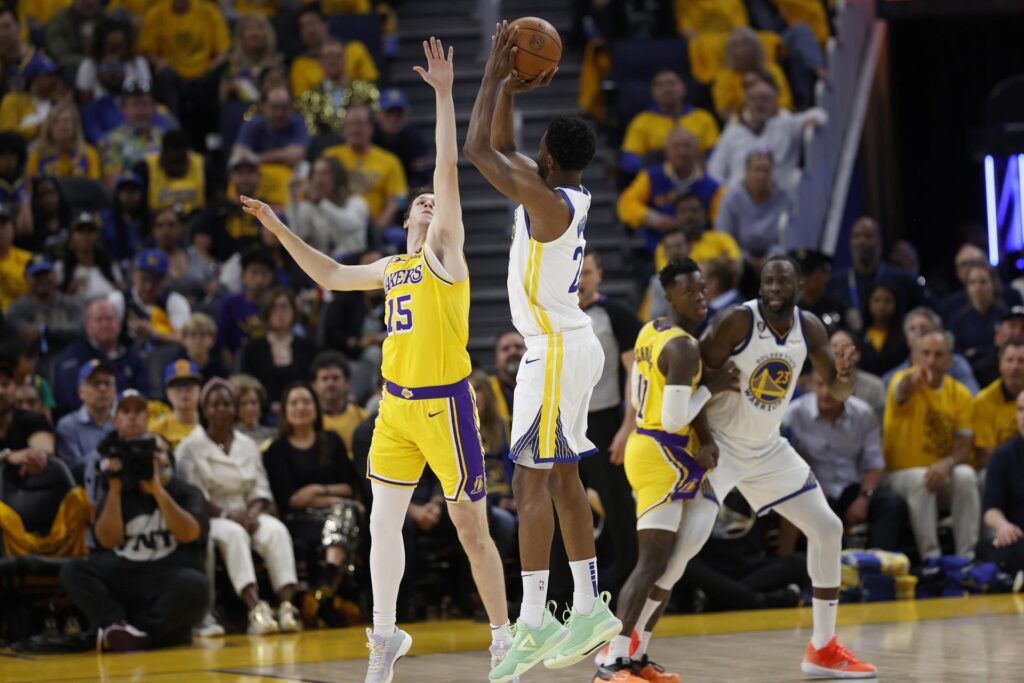 121-106. Los Warriors no tiran la toalla ante los Lakers