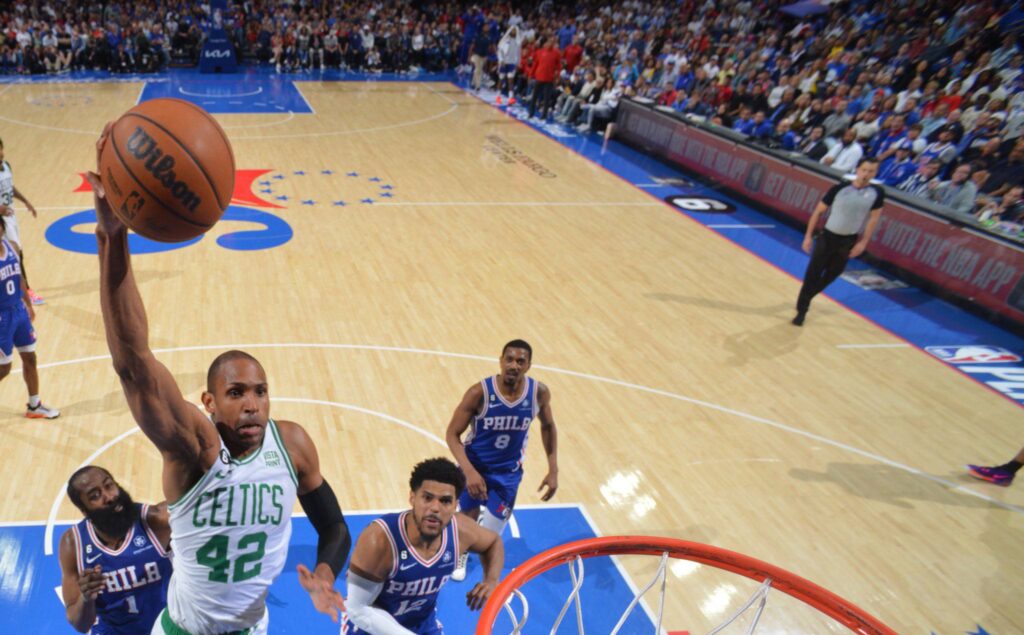 Al Horford se bailó a los 76ers pese a la derrota de Celtics