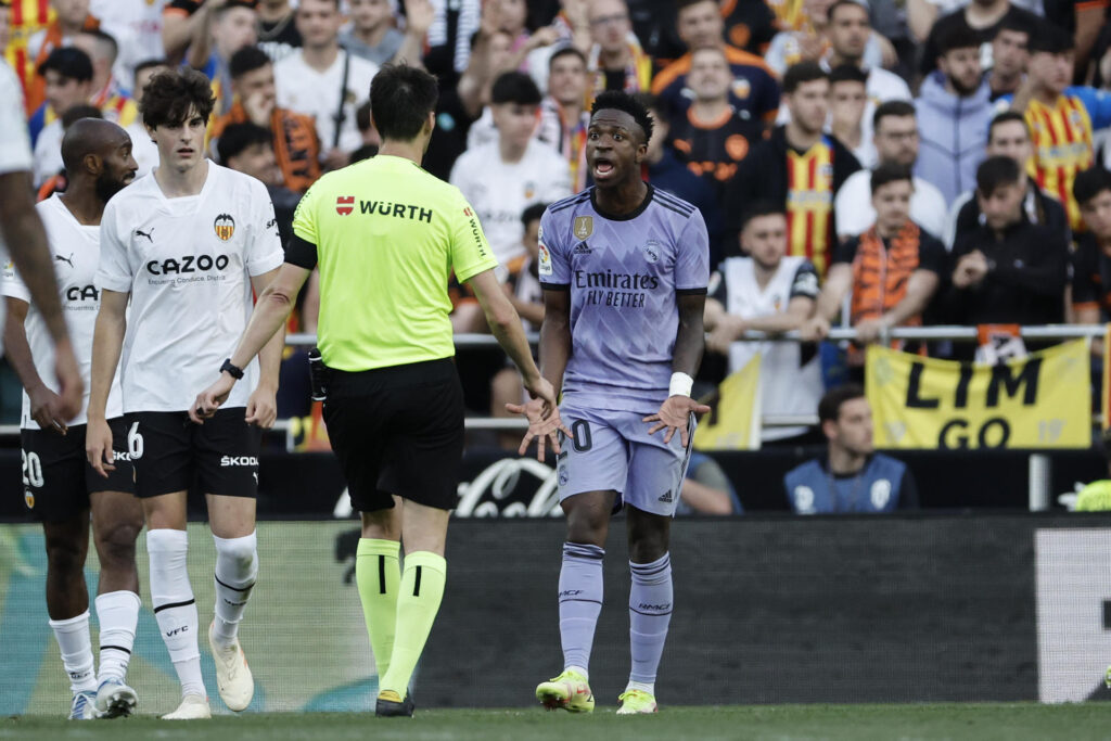 Citan a declarar a Vinícius el 27 de junio por los insultos racistas recibidos en Mestalla