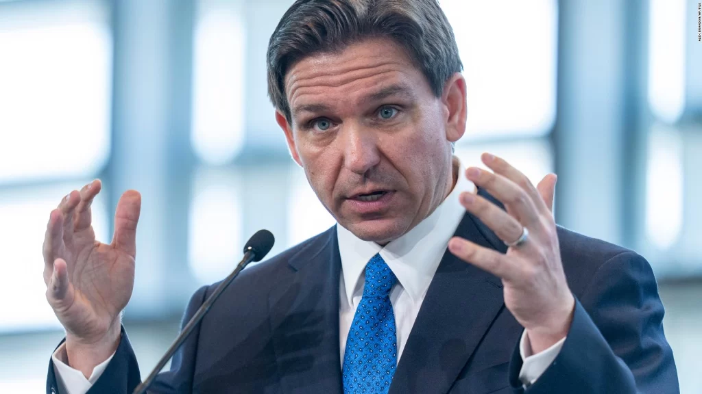 DeSantis firma ley de inmigración en Florida en medio de críticas a política fronteriza