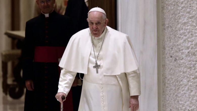 El Papa Francisco pide políticas para aumentar la tasa de nacimientos en Europa