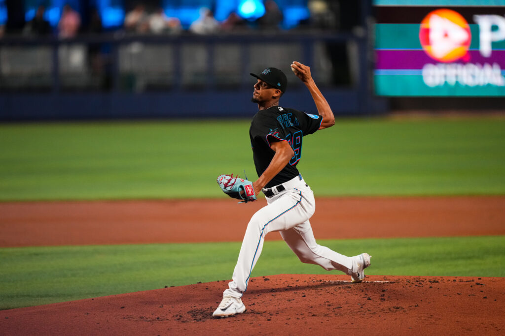 Dominicano Eury Pérez consiguió victoria en su debut en la MLB