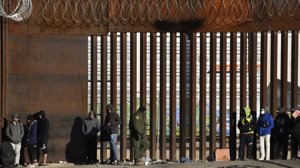 Estados Unidos promulga norma que restringe el acceso al asilo en la frontera con México