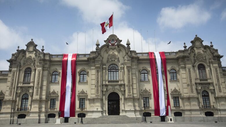 Gobierno de Perú confronta a López Obrador y Petro por no conocer a Boluarte