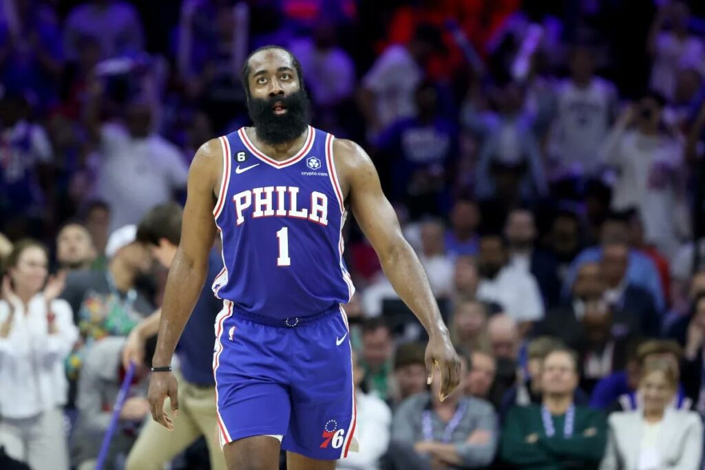 Harden da la victoria a 76ers frente a Celtics con triple memorable