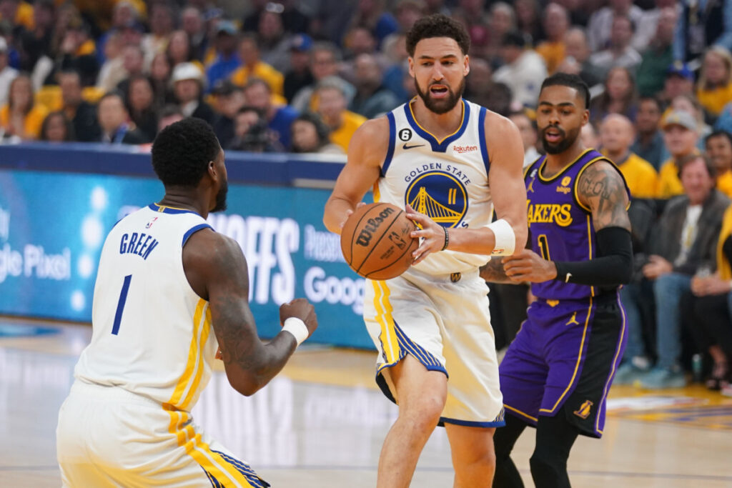 Klay Thompson fulmina a los Lakers con ocho triples