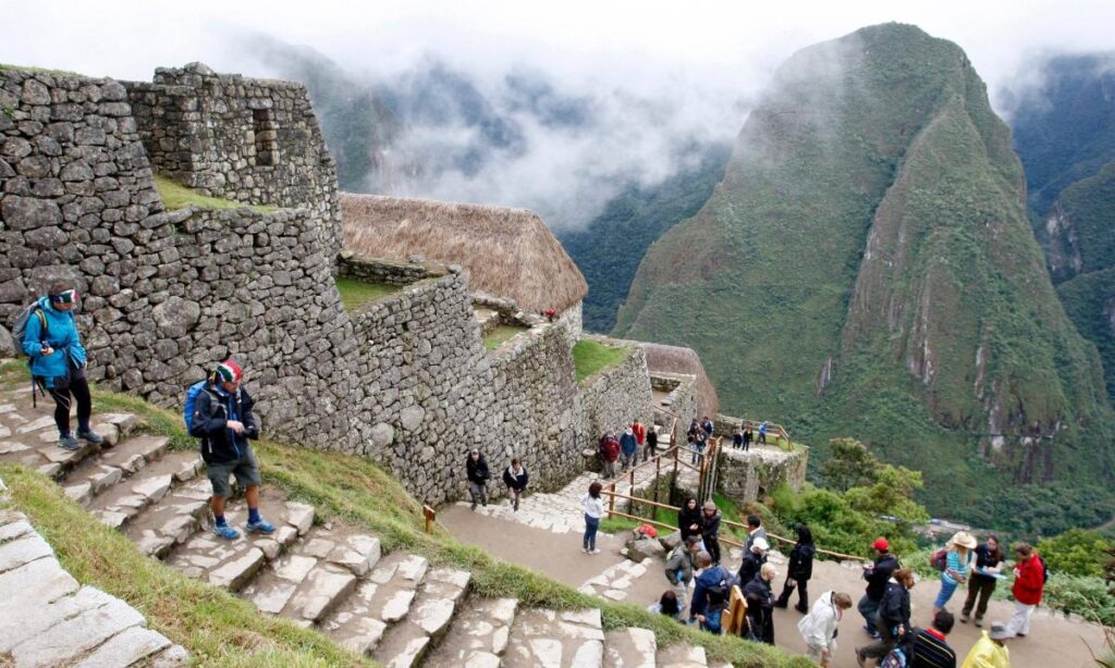 Dos turistas extranjeros son deportados por intentar tomarse fotos desnudos en Machu Picchu