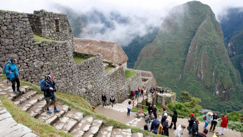 Dos turistas extranjeros son deportados por intentar tomarse fotos desnudos en Machu Picchu