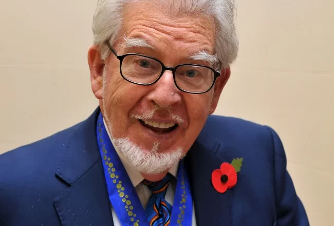 Muere Rolf Harris, pedófilo y presentador de programas infantiles