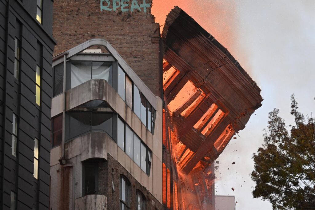 Un incendio provoca el colapso de un edificio de siete plantas en Sídney