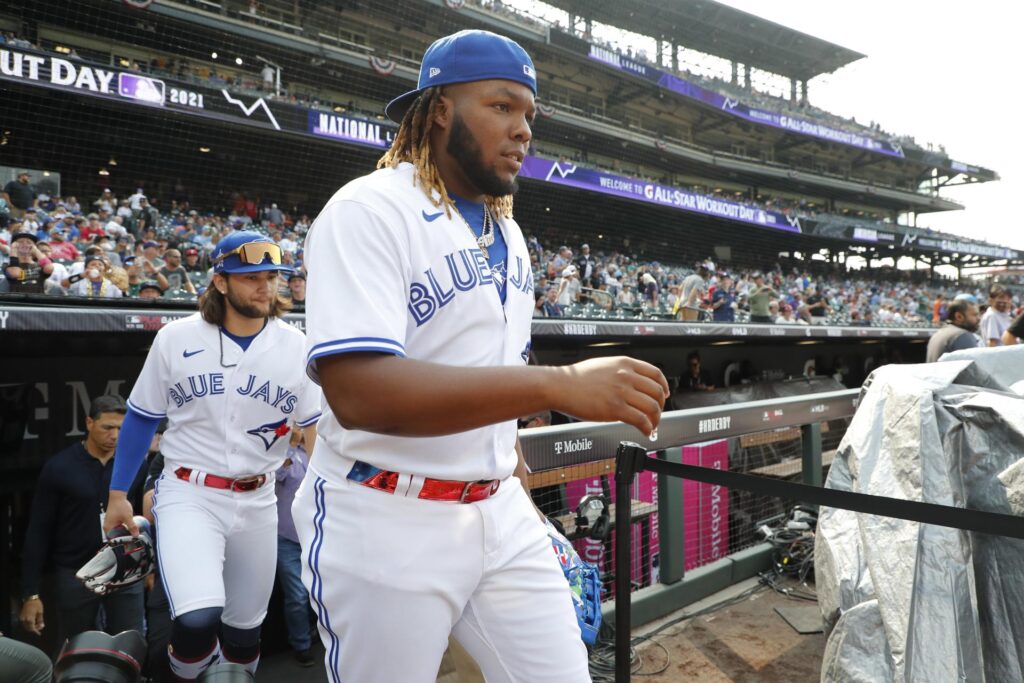 Vladdy Jr. pega un 'grand slam' y lidera paliza 20 – 1 de los Azulejos a los Rays