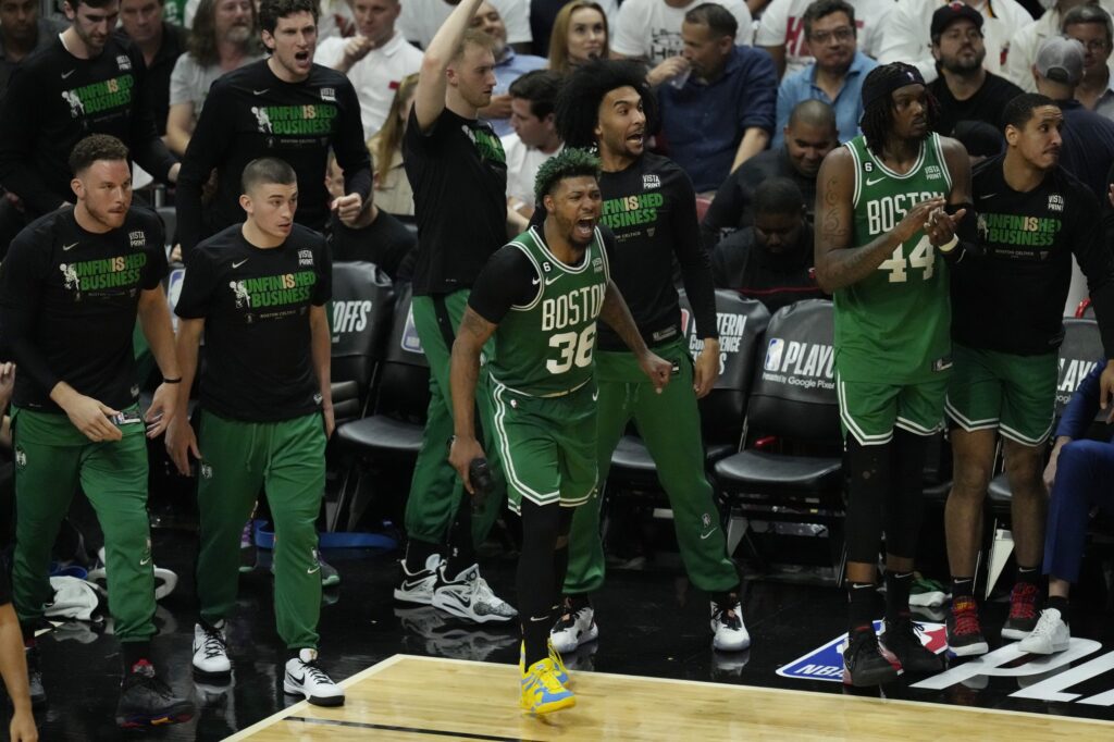 Los Celtics alargan su vida ante los Heat y se llevan la serie a Boston