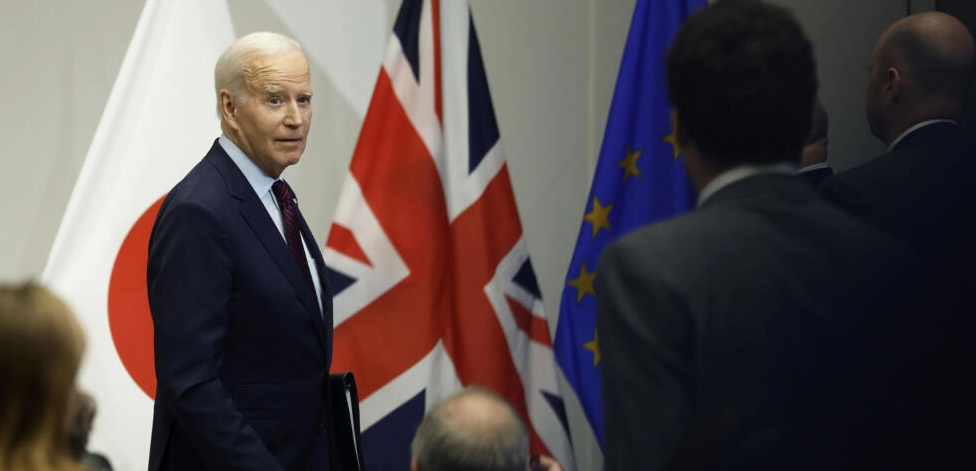 Biden y líder republicano se reúnen para lograr acuerdo en límite de la deuda