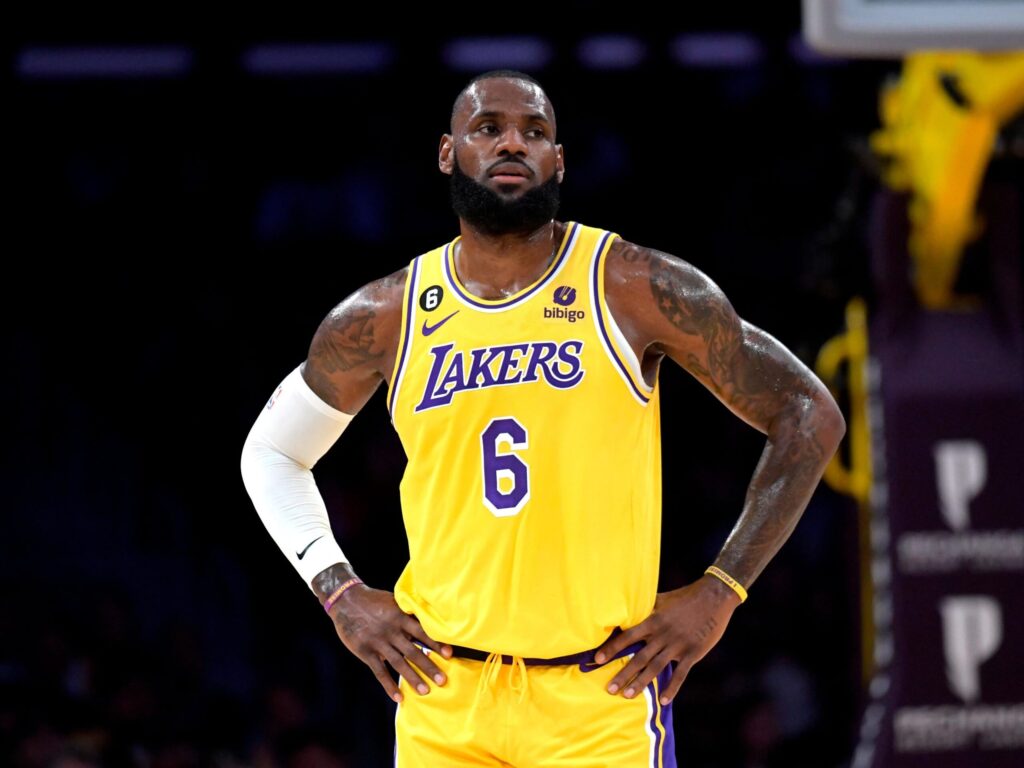 LeBron calificó de horrible su error viral en el Juego 2