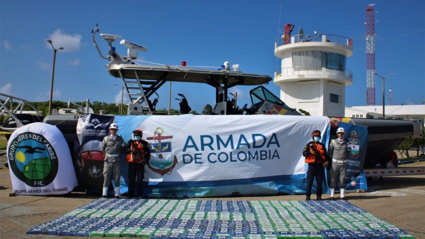 Detienen en el Caribe colombiano a 4 dominicanos y un venezolano con 600 kilos de cocaína