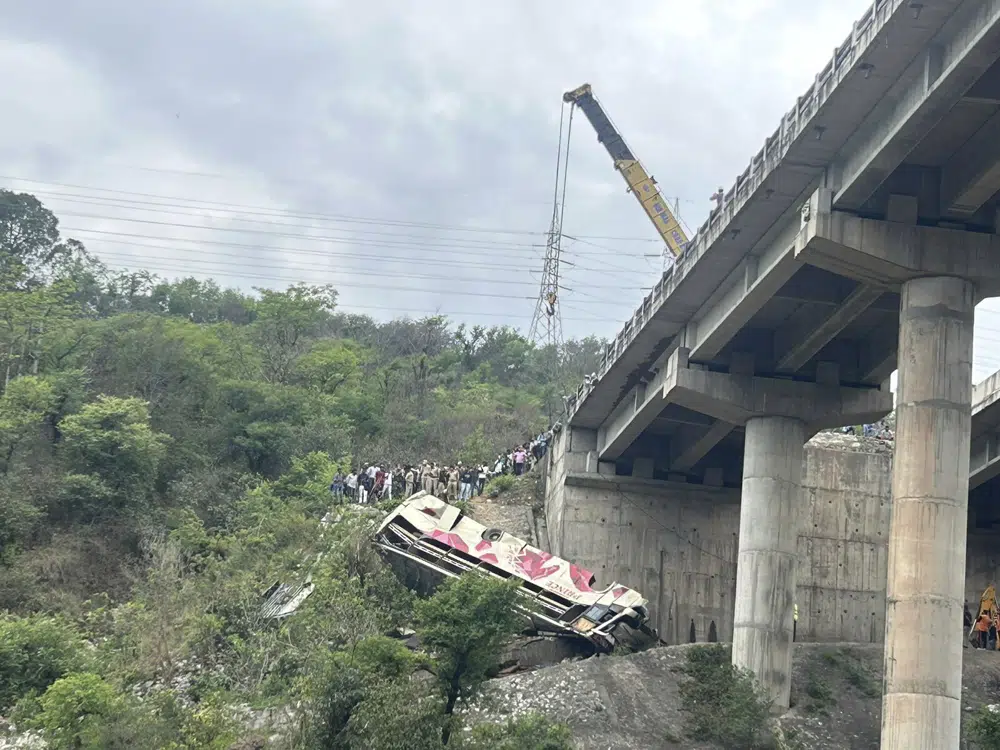 Accidente de bus deja 10 muertos y 55 heridos en Cachemira india