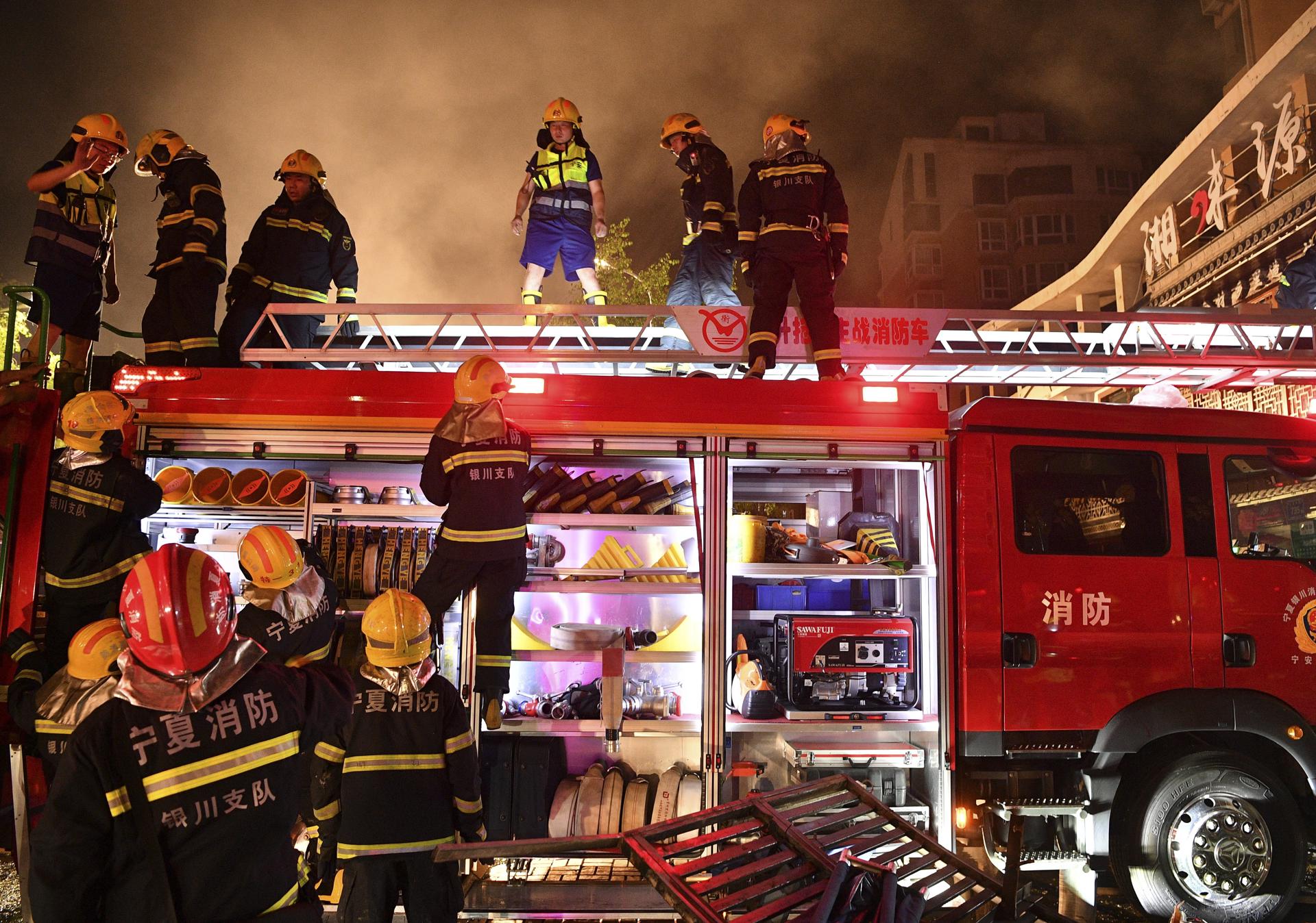 Al menos 31 muertos en China tras explosión de gas en un restaurante