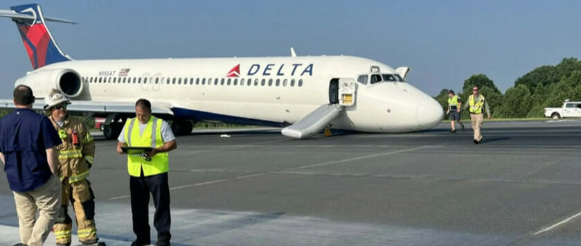 Avión de Delta aterriza en Carolina del Norte sin tren de aterrizaje delantero