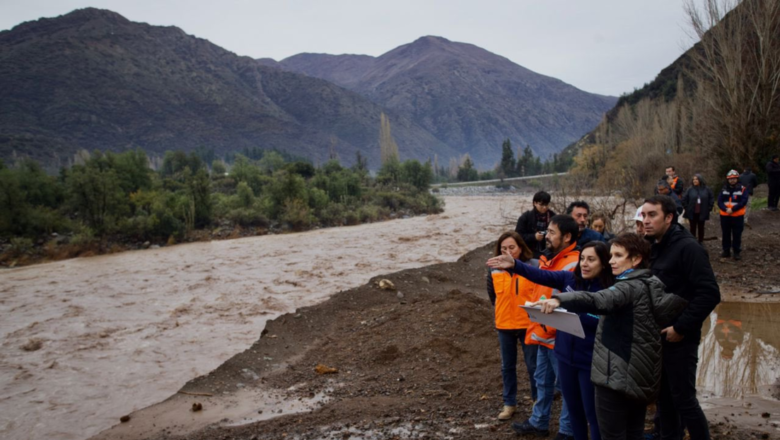 Chile declara estado de catástrofe en varias regiones por inundaciones y desbordamiento de ríos