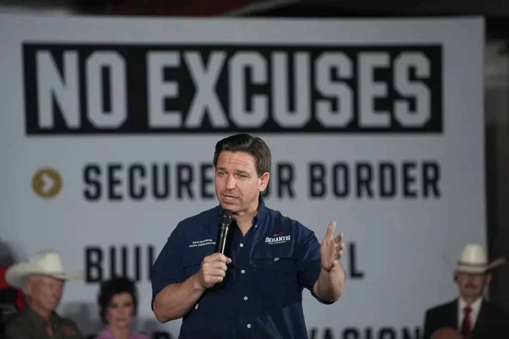 DeSantis presenta una política de fronteras e inmigración similar a la de Trump