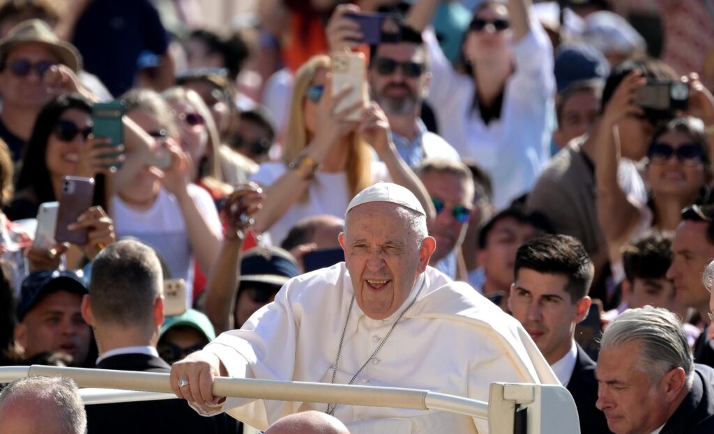 El papa abandona el Vaticano para operarse de una hernia abdominal en el hospital Gemelli