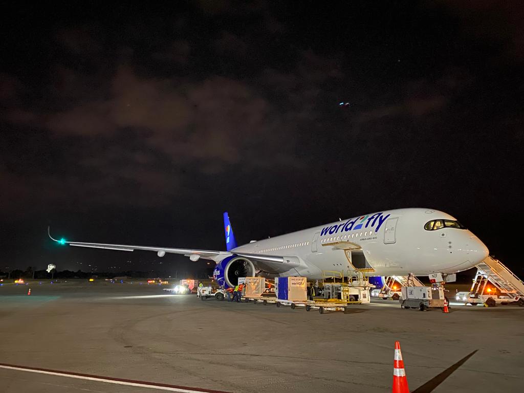 El primer vuelo directo de World2Fly desde Madrid aterriza en Santiago