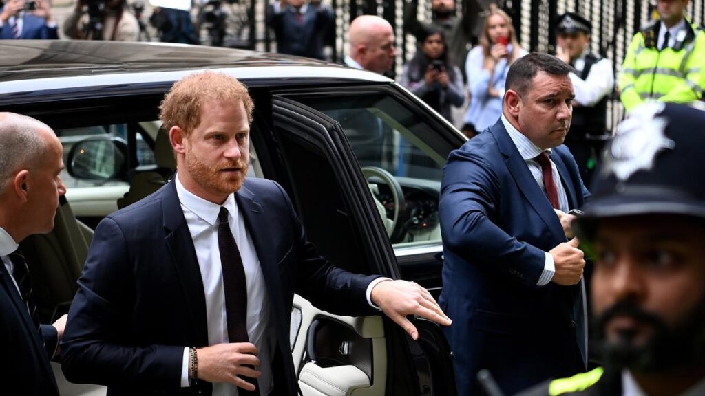 Príncipe Harry declara contra medios de comunicación británicos