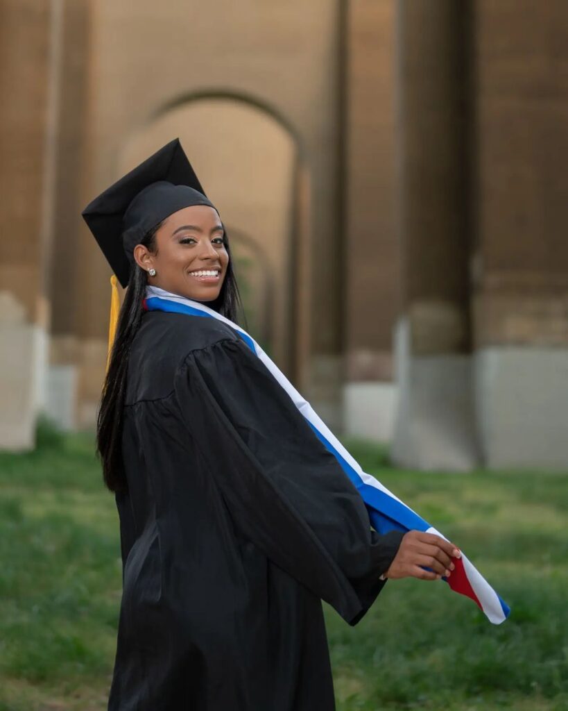 Tenimesista dominicana se gradúa cum laude de Ingeniería en Sistemas