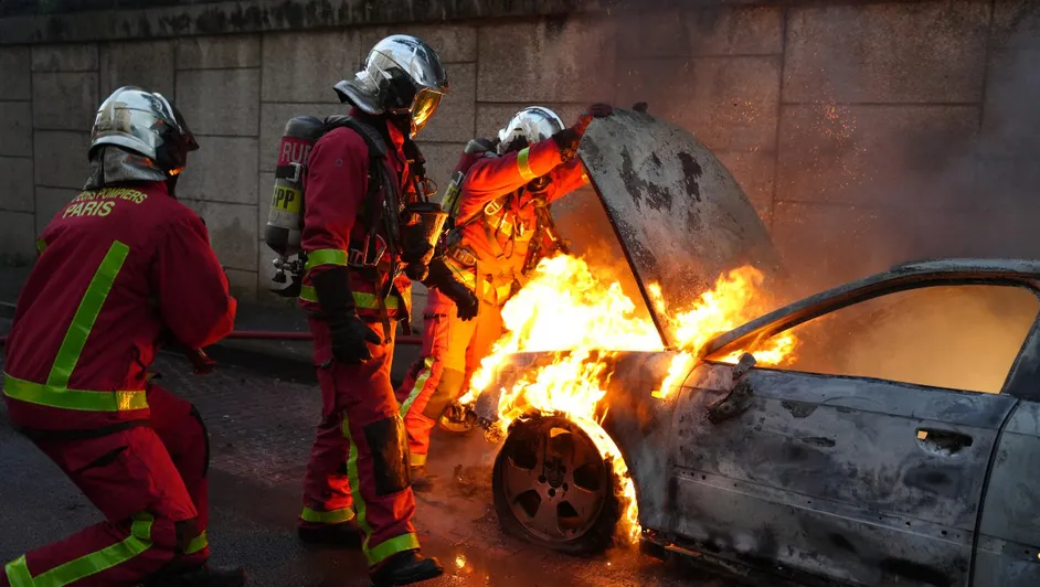 Francia reporta 150 detenidos en disturbios tras muerte de joven a manos de la policía