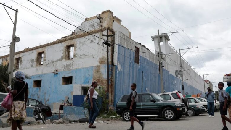 Hambre y sed delante la dramática situación que viven los haitianos en las cárceles