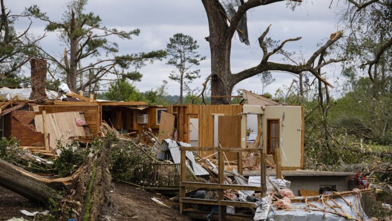 Un muerto tras el paso de un tornado por Mississippi mientras el calor amenaza gran parte de Estados Unidos.