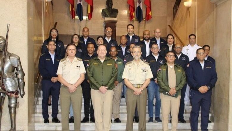 Delegación del INSUDE recepción el Centro Superior de Estudios de la Defensa del CESEDEN