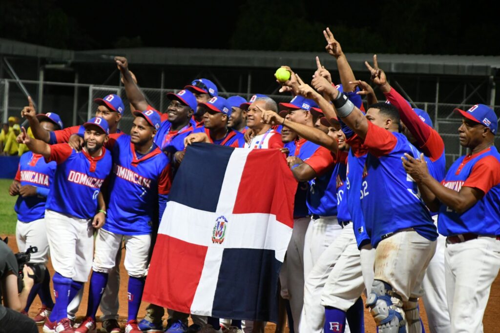 Softbol RD derrota a México para ganar medalla de oro en San Salvador 2023