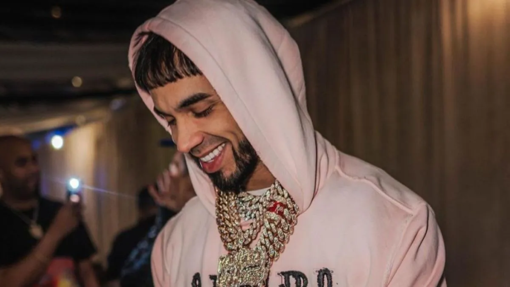 Anuel muestra su Richard Mille luego del regalo de Tekashi a Yailin