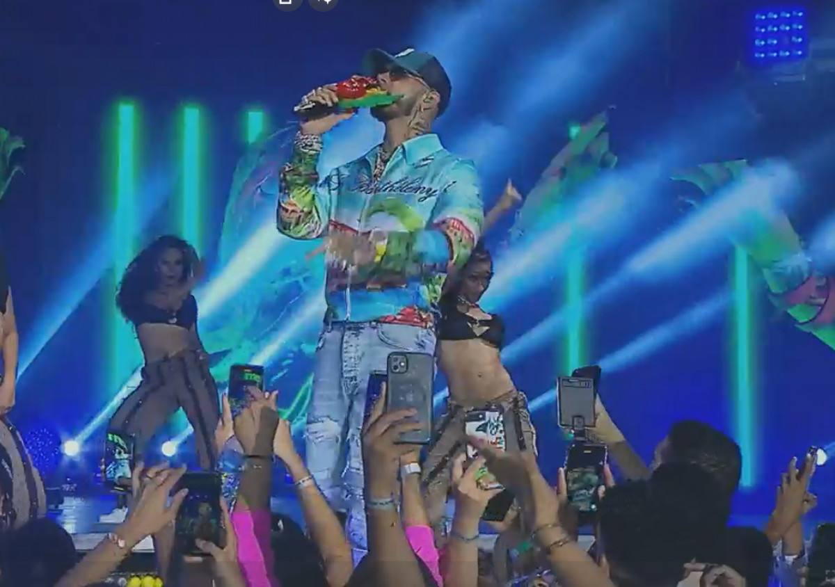 Anuel AA recordó su paso por prisión en los Premios Heat 2023