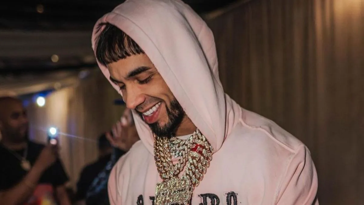 Anuel muestra su Richard Mille tras regalo de Tekashi a Yailin